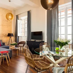 Imperial Luxury & Modern Apartment